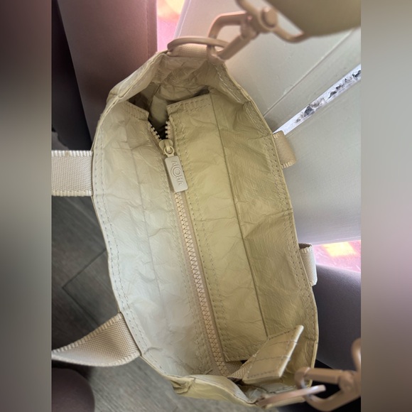 Aloha collection Monochrome Crossbody bag DUNE - Picture 9 of 11